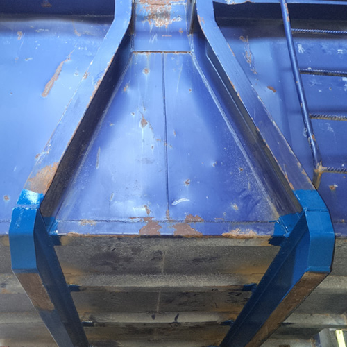 Réparation d'une benne de chantier en acier